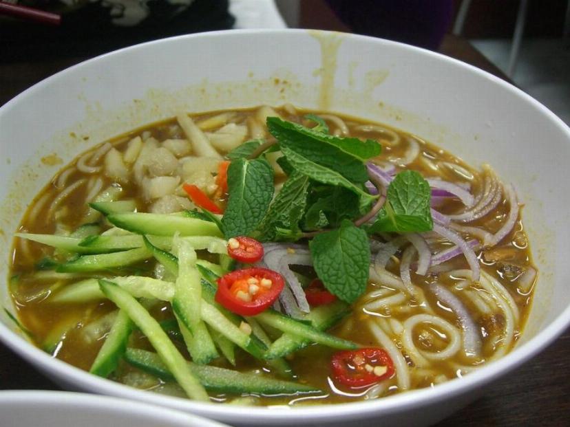 halal food in malaysia- Laksa 